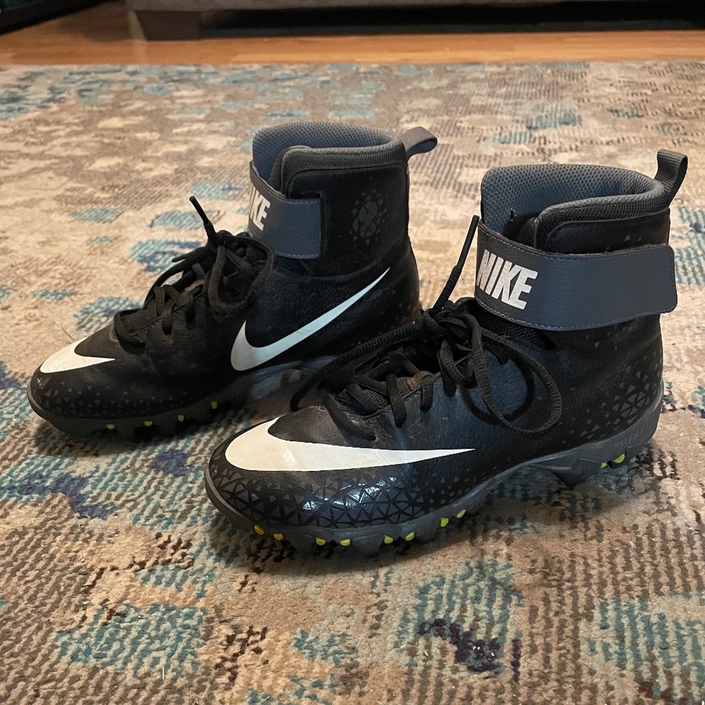 🏈 Boys Nike Force Savage Shark Football Cleats - Size 6Y - Picture 1 of 4